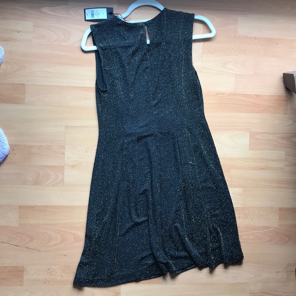 NWT Black & subtle gold dress - Dynamite - size M - Picture 6 of 11